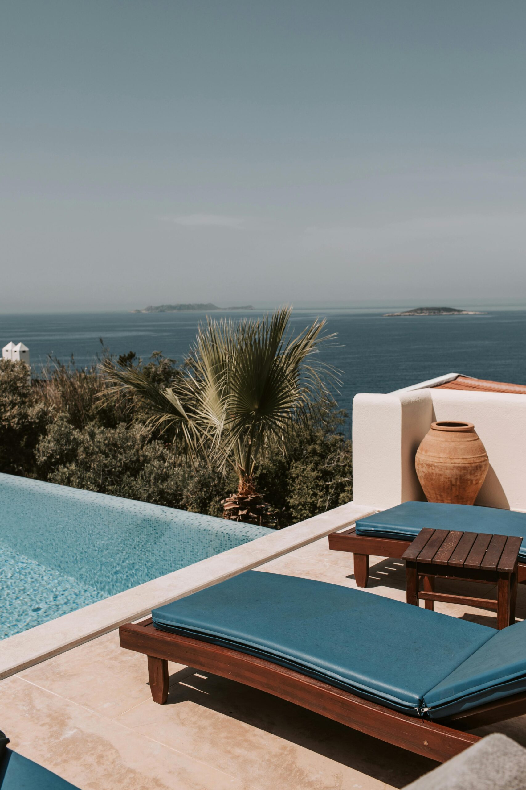 Holiday destination with lounge chairs overlooking the ocean